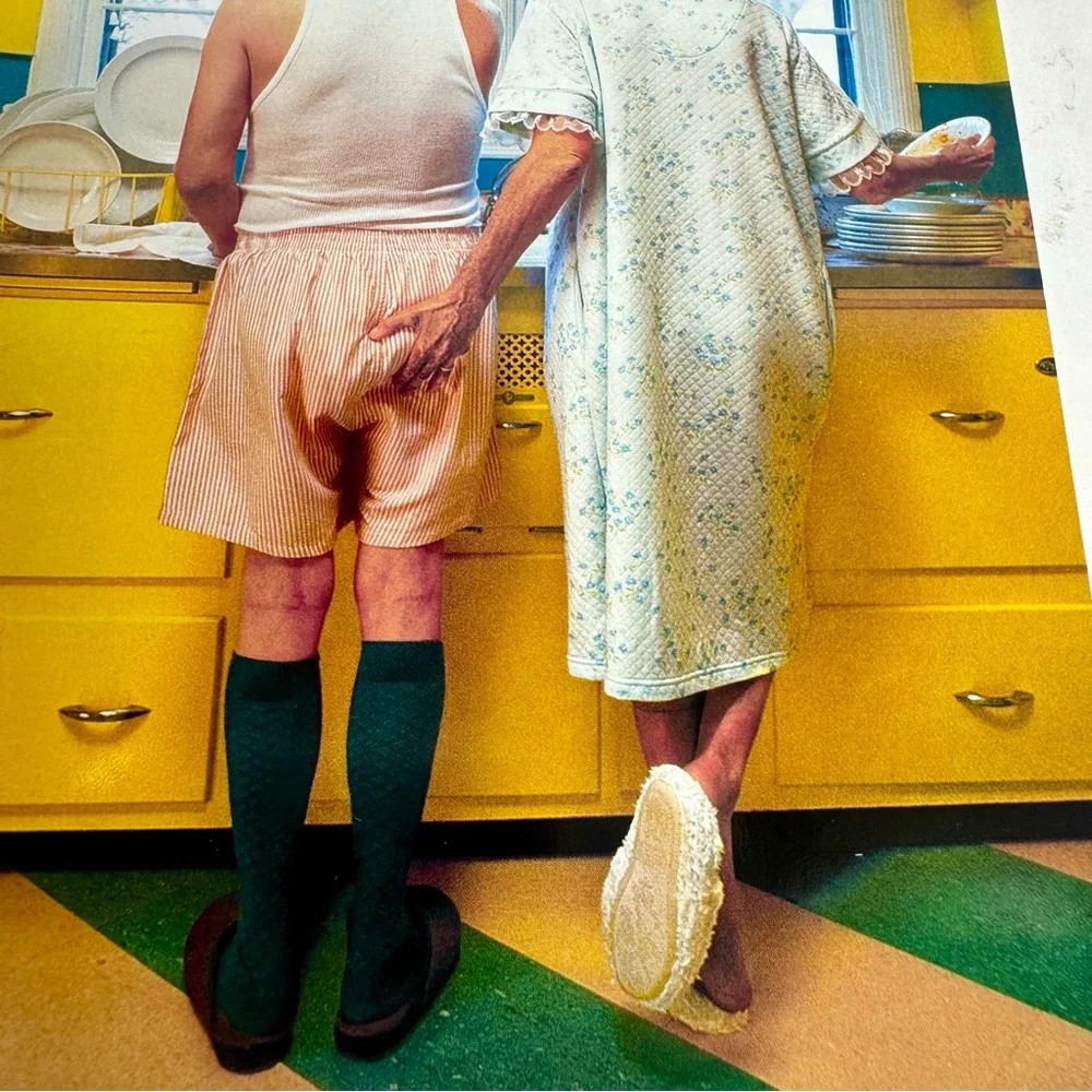 7 Avanti Greeting cards- old couple flirting Holiday: Valentines Day